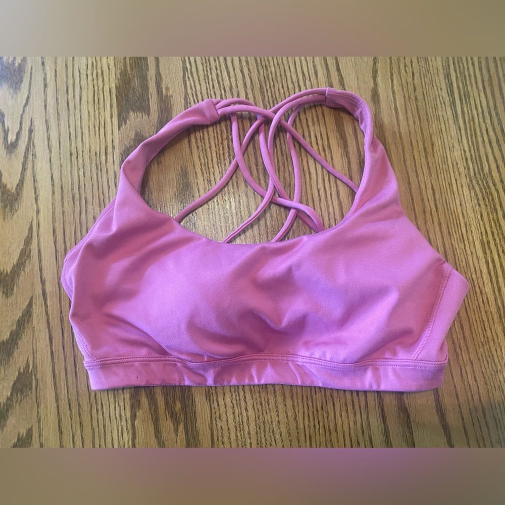 VICTORIA
Secrets - Picture 4 of 9